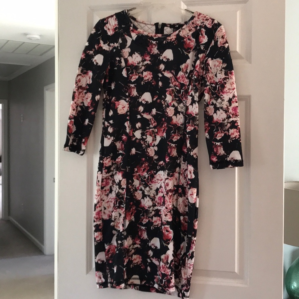 H&M Floral 3/4 sleeve bodycon dress